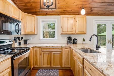 Harpers Ferry Cabin Hot Tub, Deck, Fire Pit, Wifi Екстериор снимка