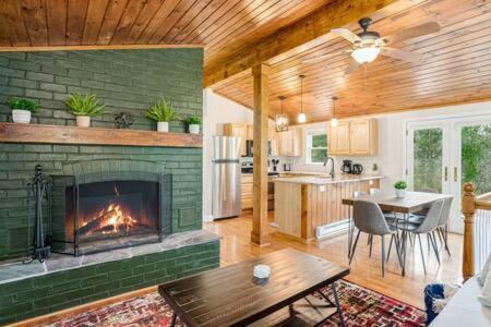 Harpers Ferry Cabin Hot Tub, Deck, Fire Pit, Wifi Екстериор снимка