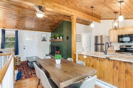 Harpers Ferry Cabin Hot Tub, Deck, Fire Pit, Wifi Екстериор снимка